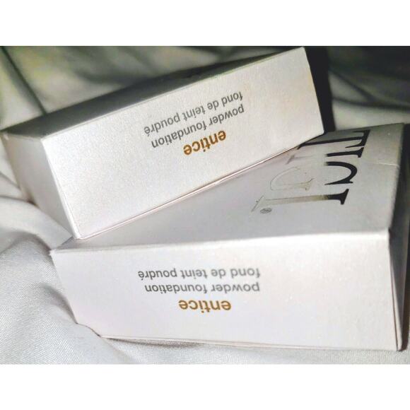 2 NEW TIGI for Women Powder Foundation, Entice, Light to Medium 0.37 oz - Picture 2 of 6